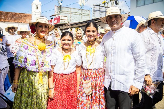 Desfile de las Mil Polleras rompe récord económico en la provincia de Los Santos