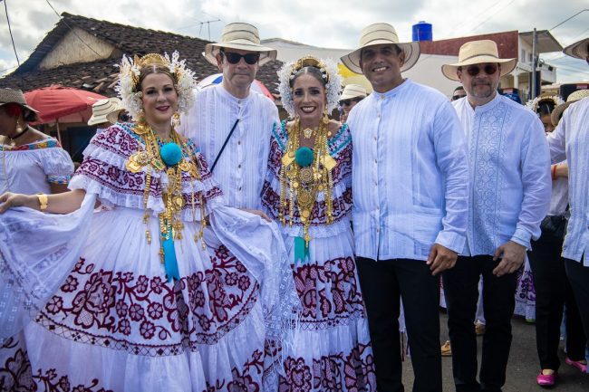 Desfile de las Mil Polleras rompe récord económico en la provincia de Los Santos