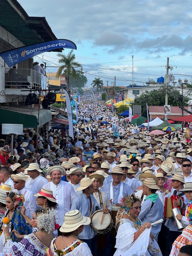 Desfile de las Mil PollerasCuidad de Las Tablas 